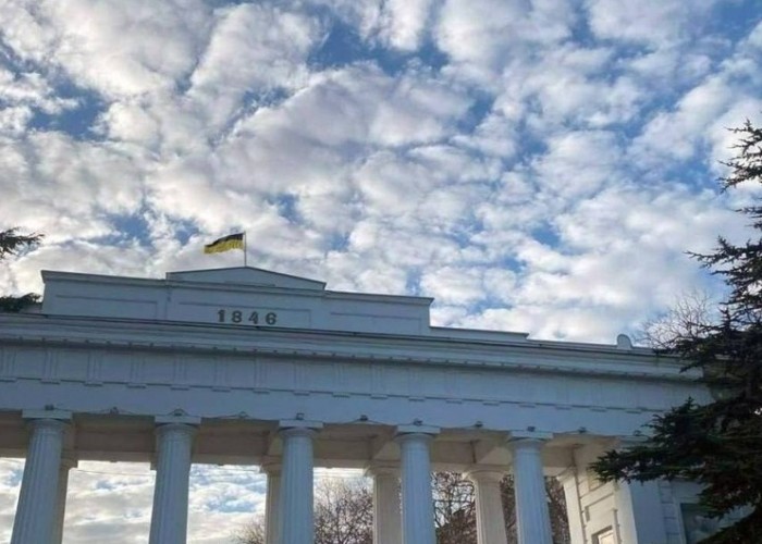 Krımda Ukrayna bayrağı ucaldıldı