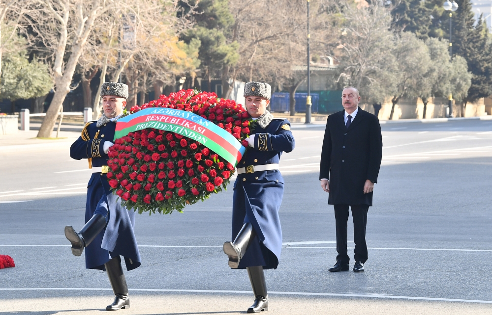 Prezident Xocalı soyqırımı abidəsini ziyarət etdi - YENİLƏNİB