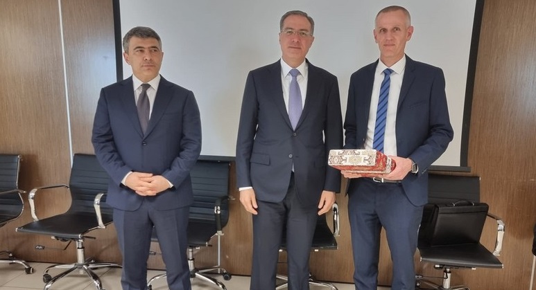 Prezidentin köməkçisi və nazir İsrailə səfər edib - FOTO 