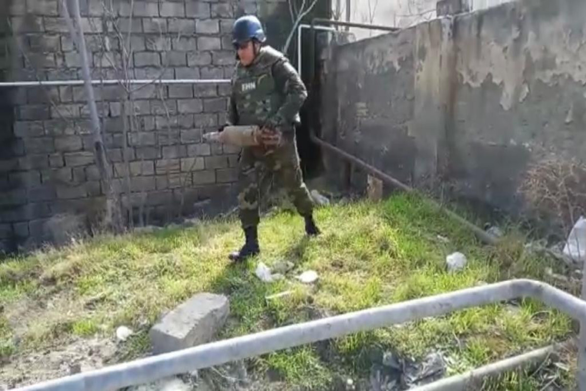 Binəqədidə tank mərmisi aşkarlandı - VİDEO
