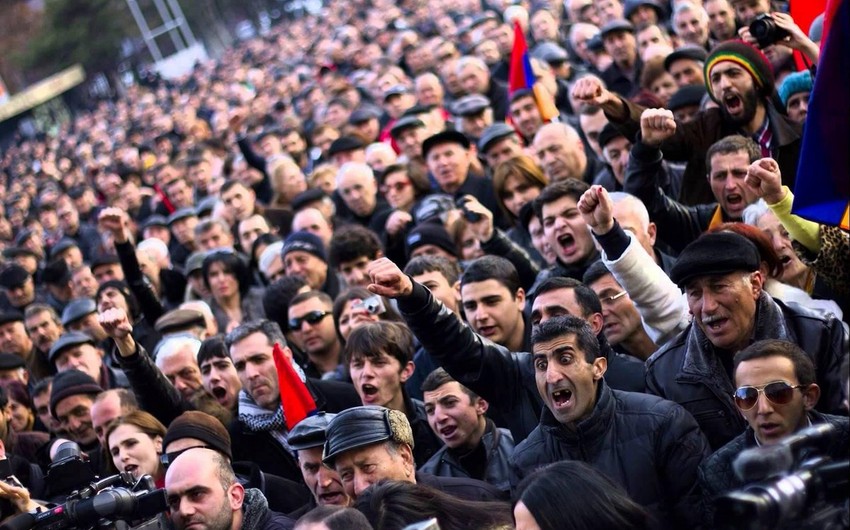 İrəvanda sorğu: Ermənilər Rusiyanı yox, Qərbi seçdilər