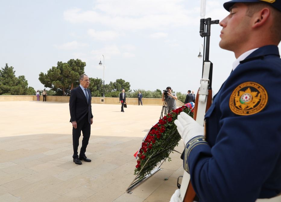 Lavrov Şəhidlər Xiyabanını ziyarət etdi - FOTOLAR