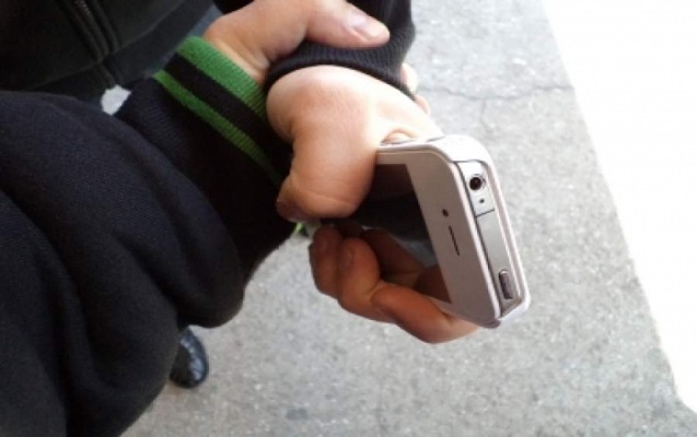 Bakıda məktəblini hədələyib, telefonunu ALDILAR