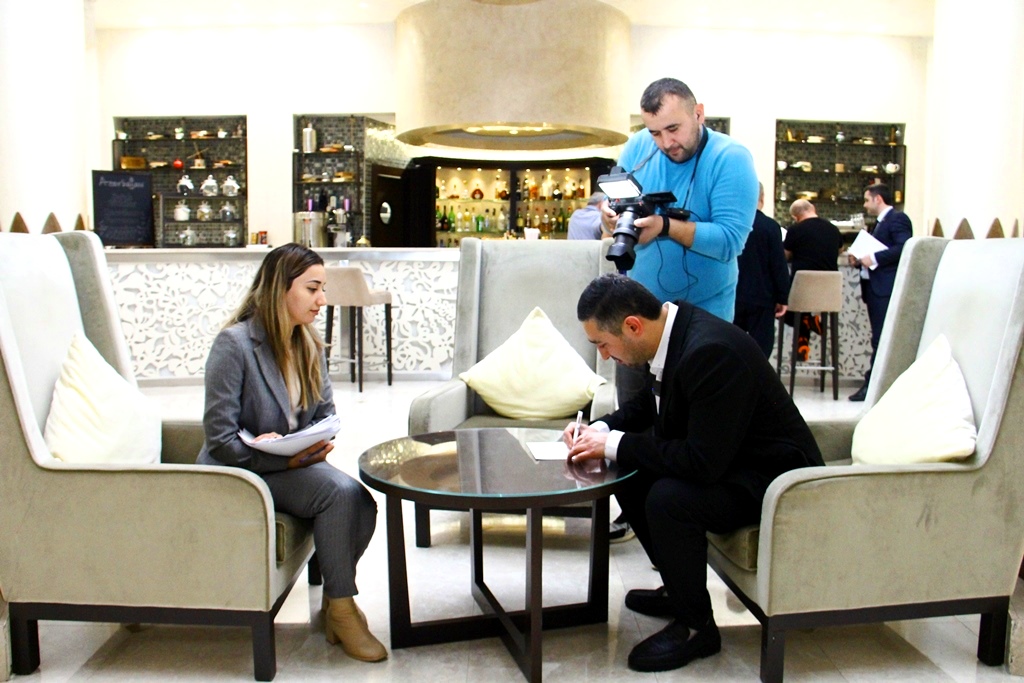 Naftalanda turistlər arasında rəy sorğusu keçirilib - FOTOLAR