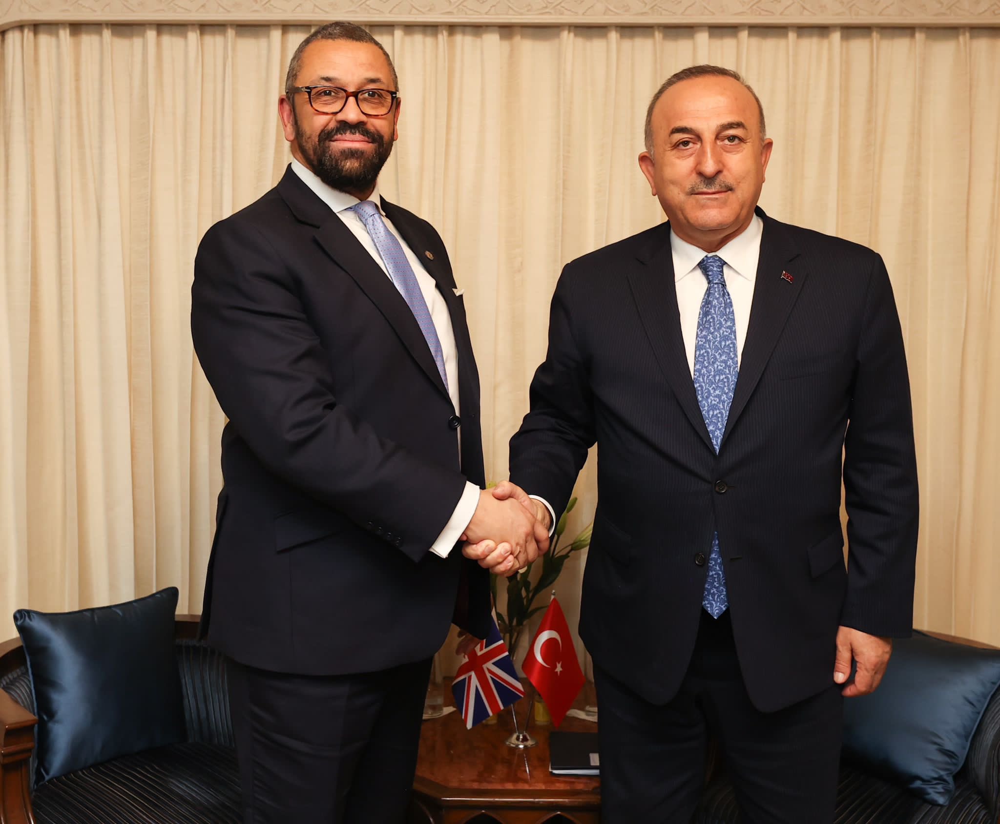 Çavuşoğlu britaniyalı həmkarı ilə görüşdü