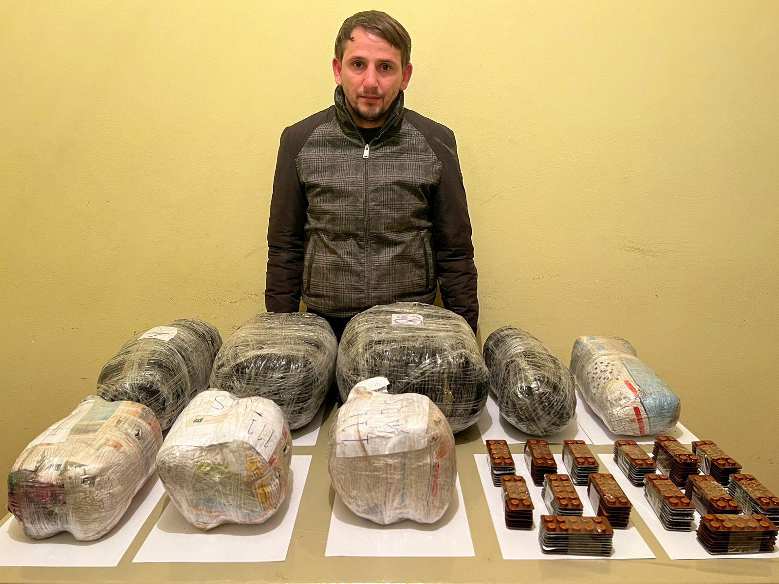 İrandan narkotik gətirən şəxs özünü BIÇAQLADI