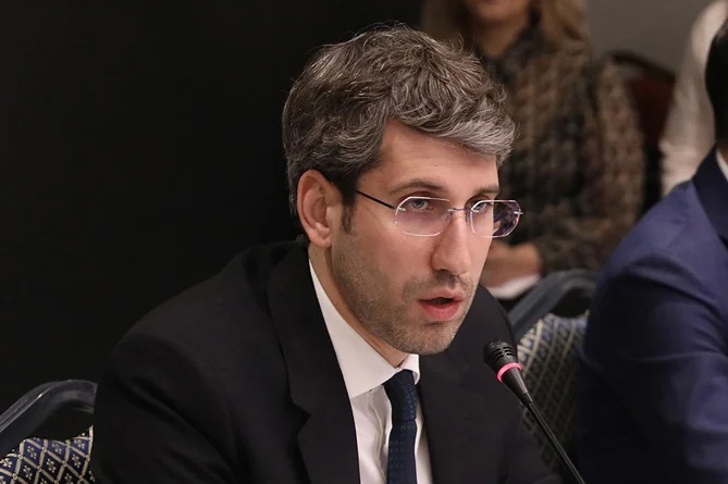 Ermənistan prezidentli respublikaya qayıdır? - Nazir açıqladı