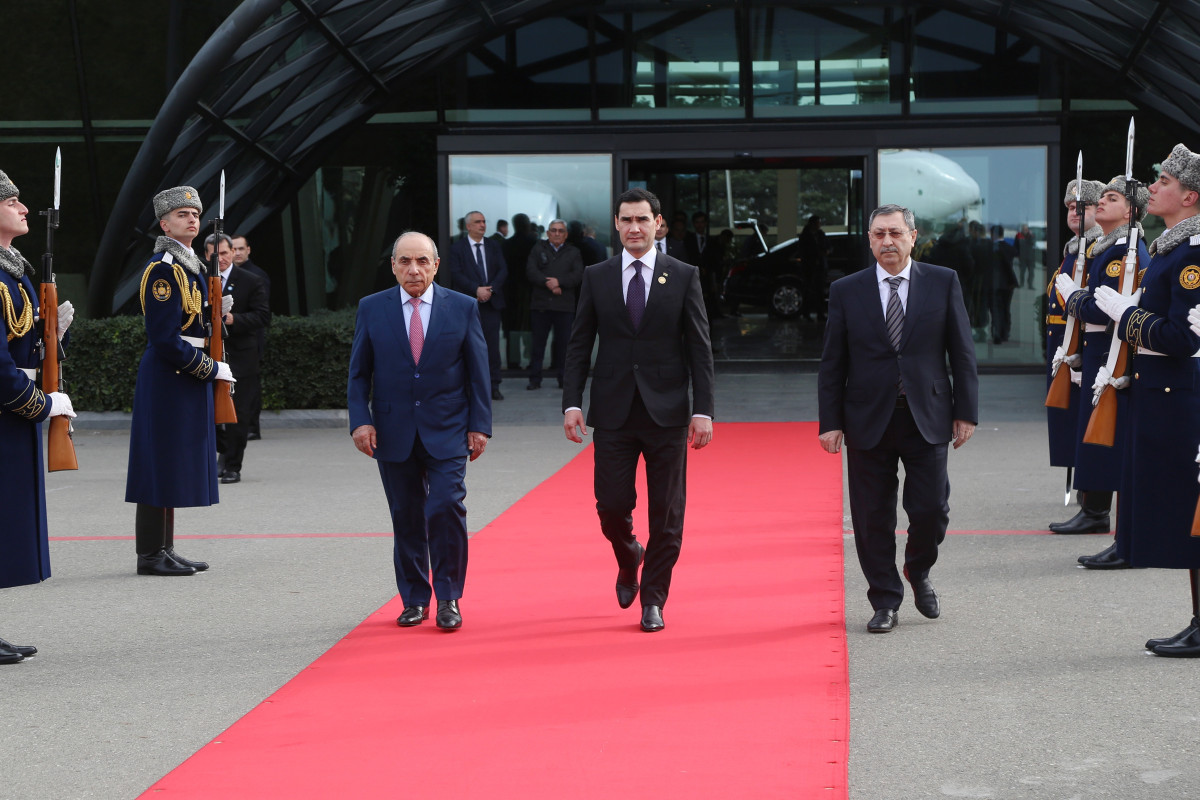 Berdiməhəmmədovun Bakıya səfəri başa çatdı