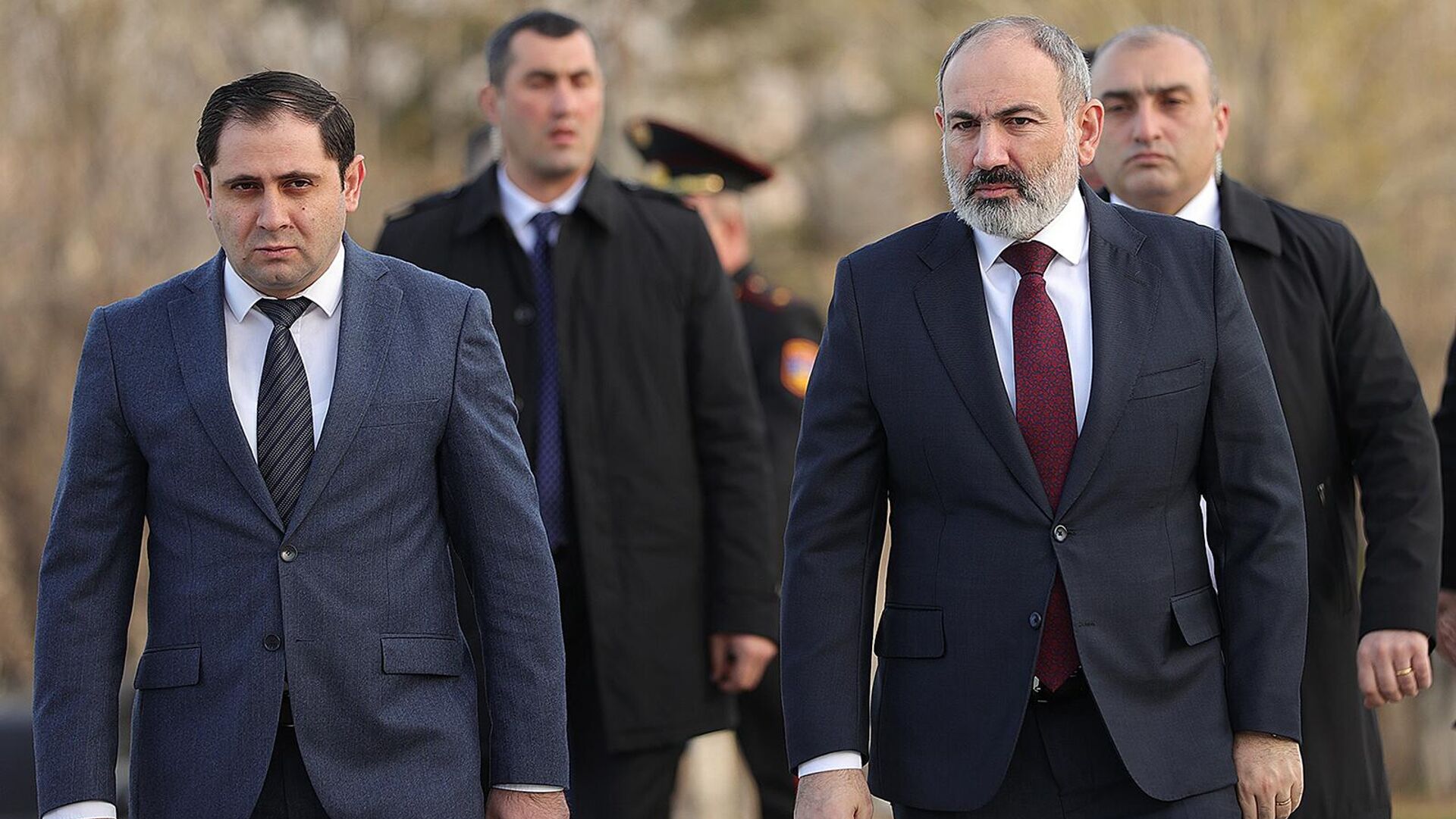 Ermənistanın müdafiə naziri işdən çıxarılır