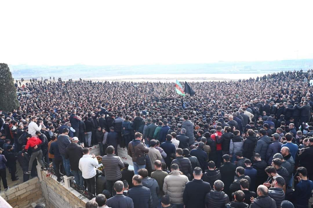 Hacı Şahinin yolunu kim davam etdirəcək? - Deputat dəfndəki izdihamdan DANIŞDI