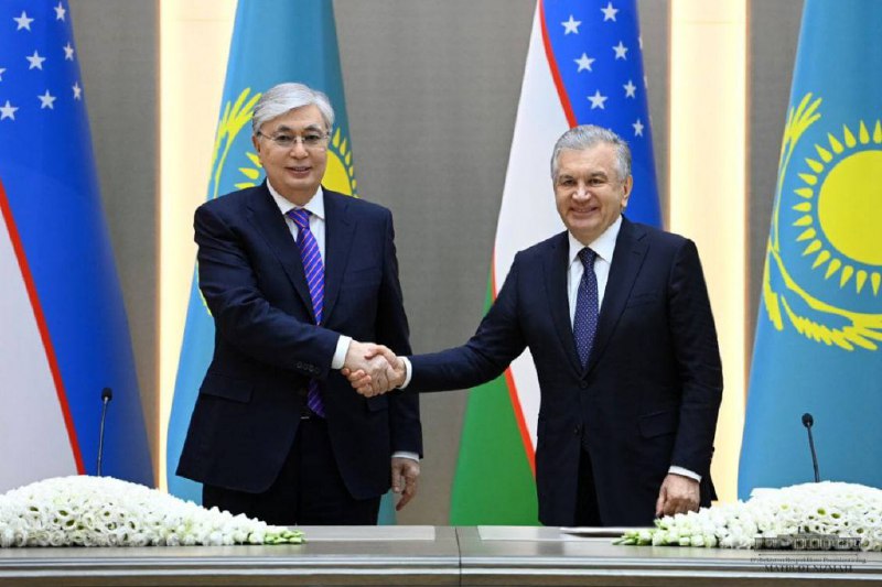Qazaxıstan və Özbəkistan liderləri danışıqlar apardı - YENİLƏNİB