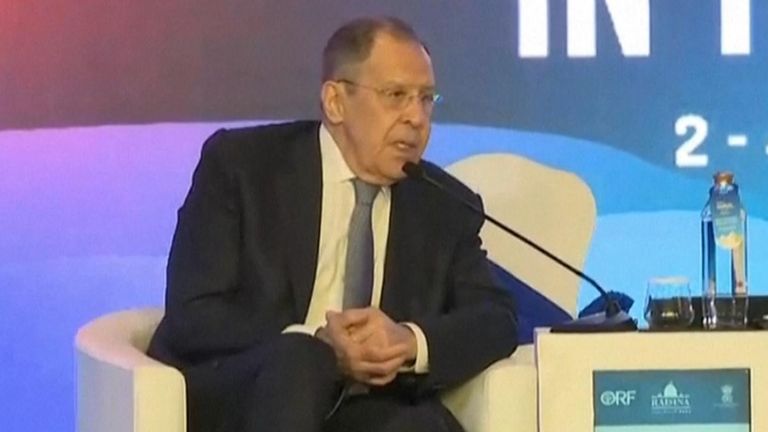 Lavrov gülüş obyektinə çevrildi - VİDEO