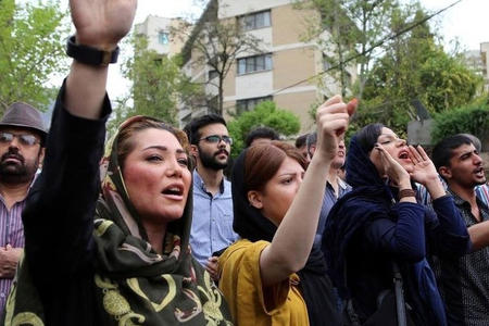 İranda qızların kütləvi zəhərlənməsi ilə bağlı AKSİYALAR BAŞLADI