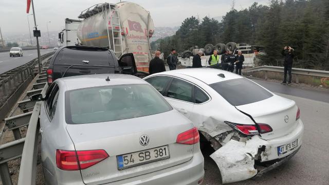İstanbul yolu bağlandı - Zəncirvari qəzalar