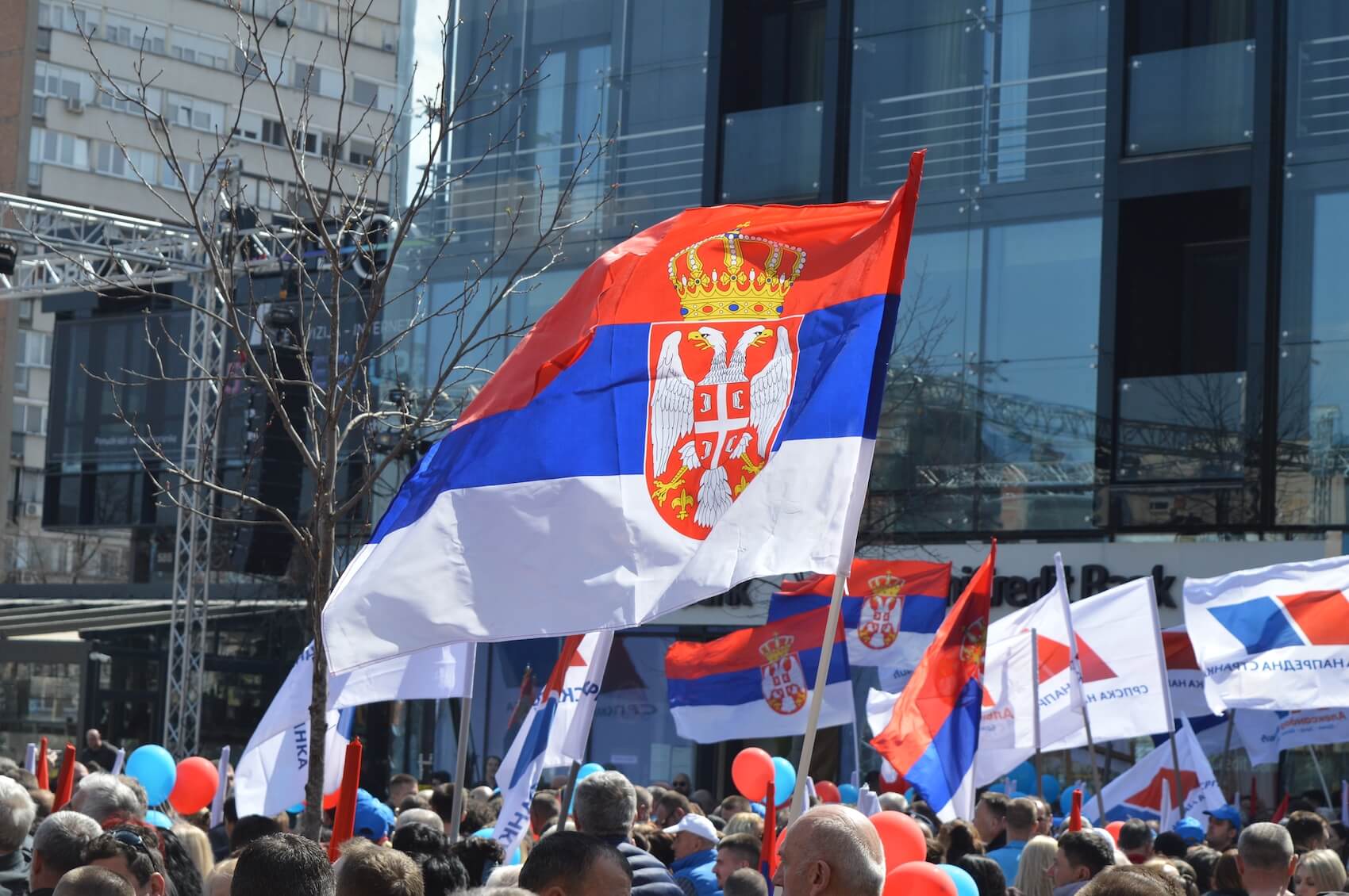 Serb millətçilər sülh sazişinə etiraz edir