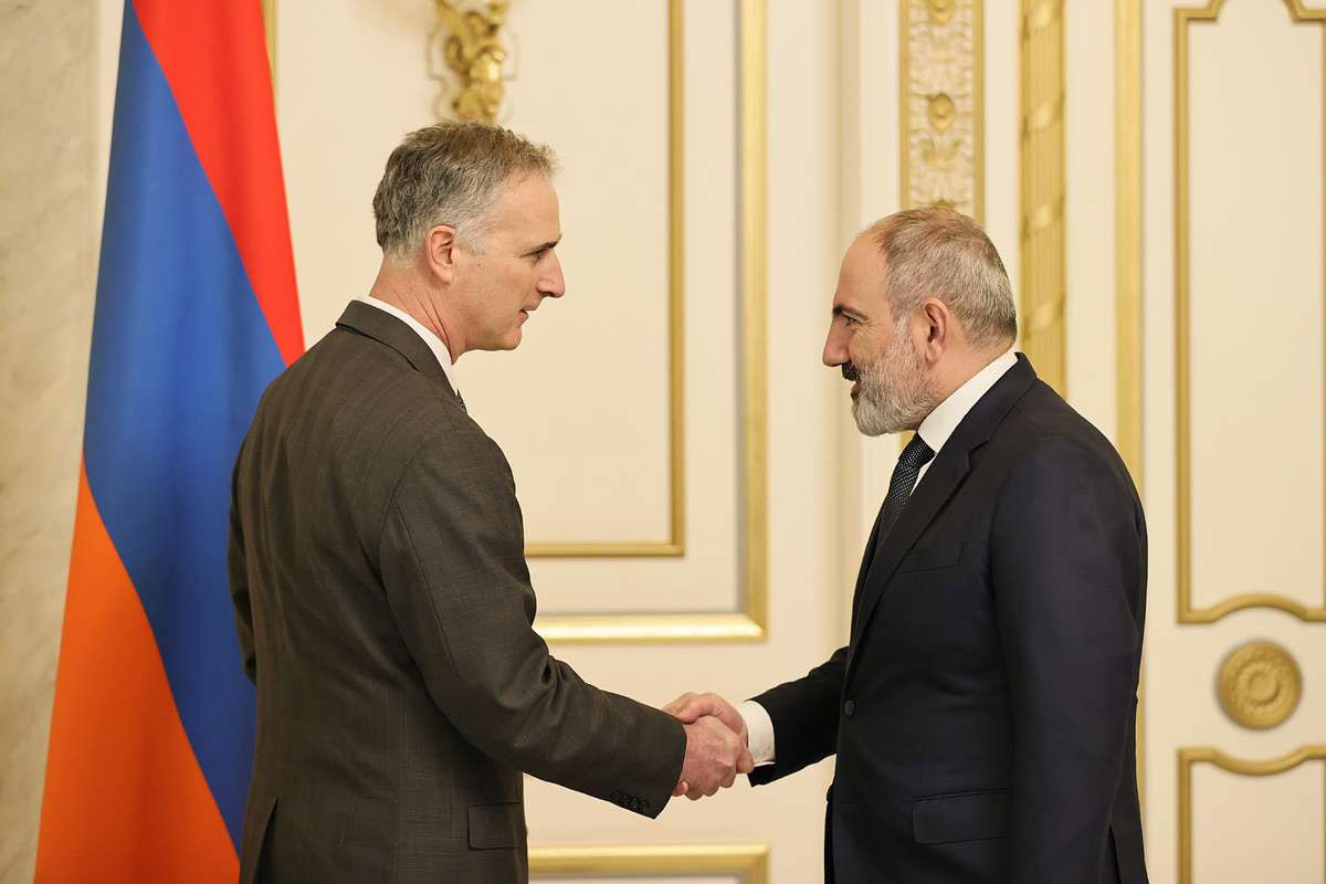 Paşinyan ABŞ rəsmisilə Laçın yolunu müzakirə etdi 