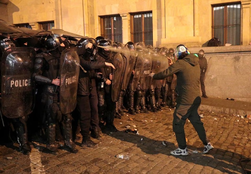 Gürcüstanda etirazlar: 50 polis yaralandı, 66 aksiyaçı saxlanıldı