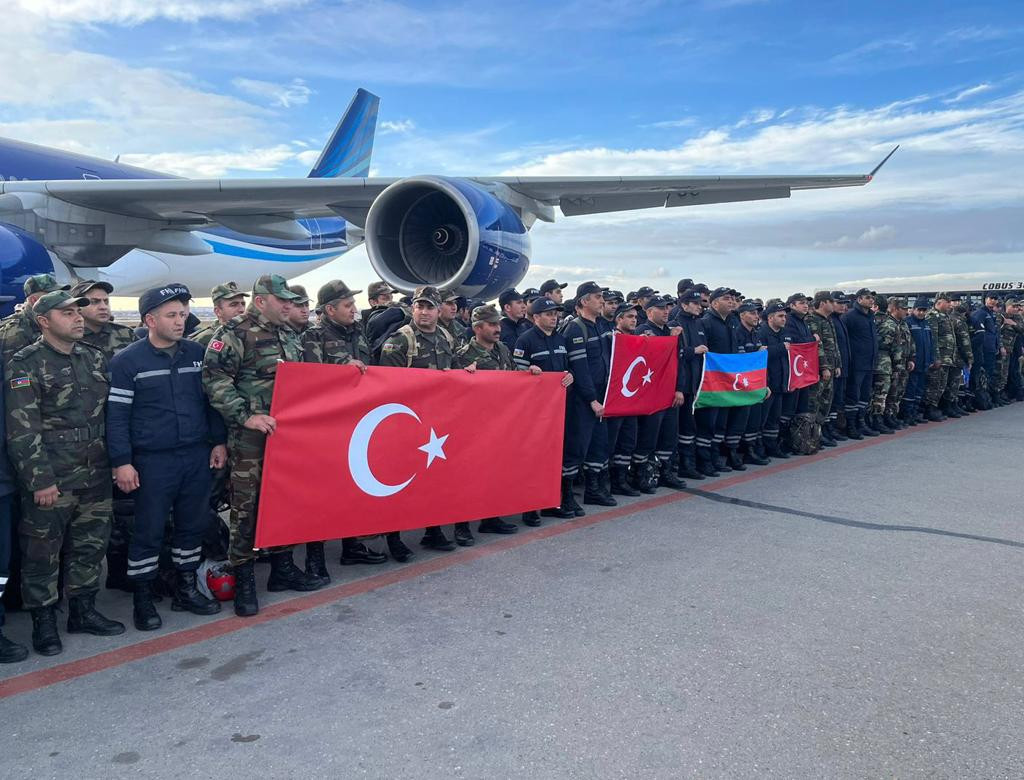 Xilasedicilərimizin son qrupu Vətənə qayıtdı - FOTOLAR