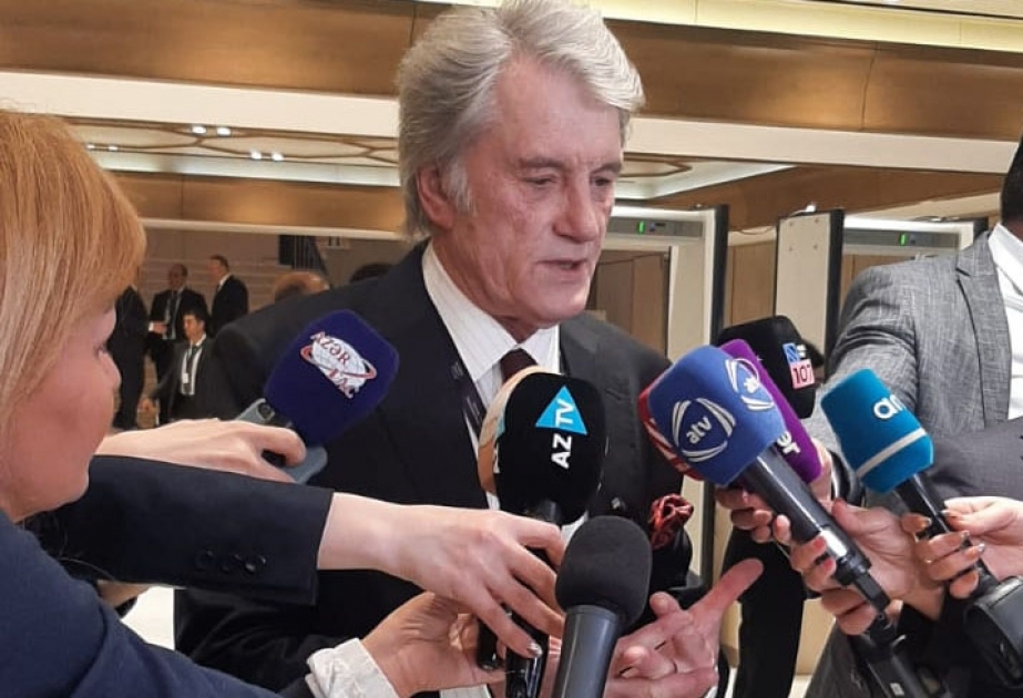 Bakı siyasi müzakirələrin Davos məkanına çevrilib - Yuşşenko