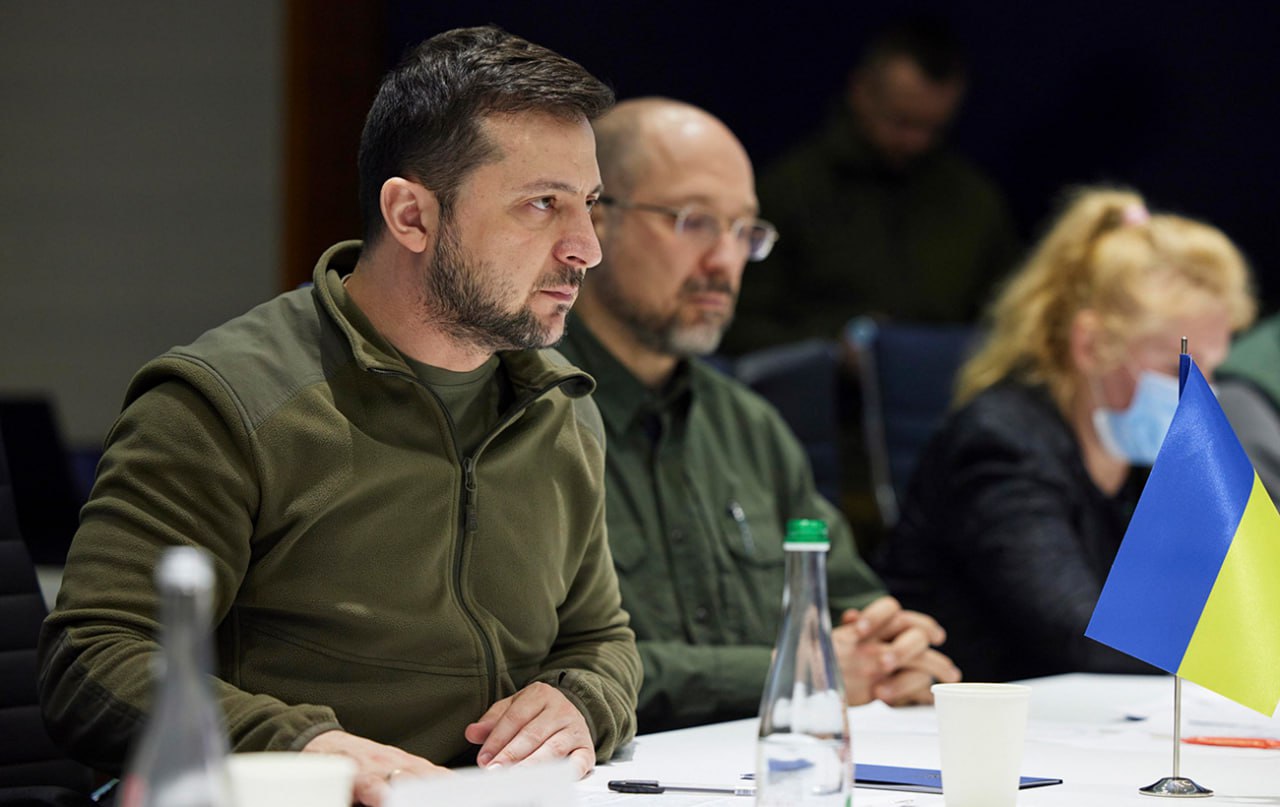 Zelenski Rusiyanın hücumları ilə bağlı müşavirə keçirdi