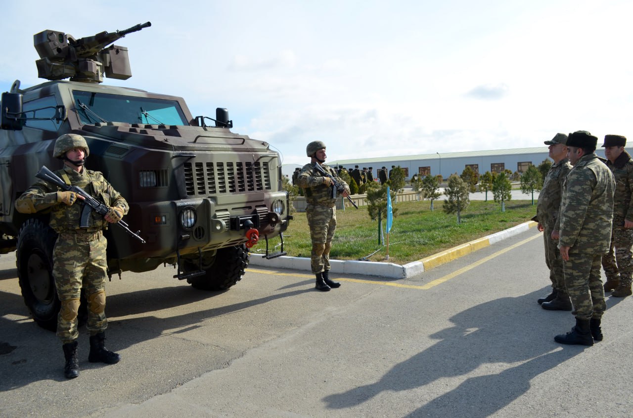 NATO generalı hərbi hissəni ziyarət etdi - FOTO