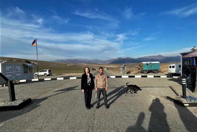 ABŞ səfiri Laçın dəhlizinin girişində - FOTO