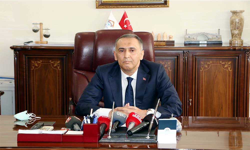 Türkiyədə zəlzələ baş verən vilayətin rəhbəri istefa verdi