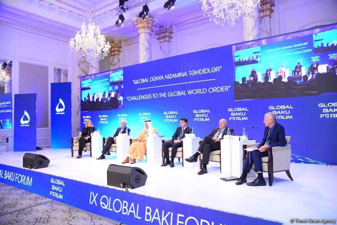 Bakı Forumunda panel iclasları keçirilir