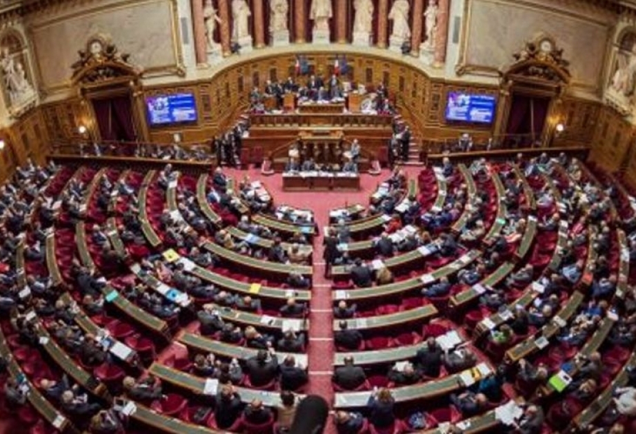 Etirazlara səbəb olan pensiya islahatı TƏSDİQLƏNDİ