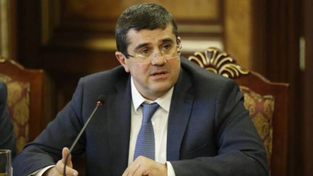Arayik “Təhlükəsizlik Şurası”nı fövqəladə toplantıya çağırdı