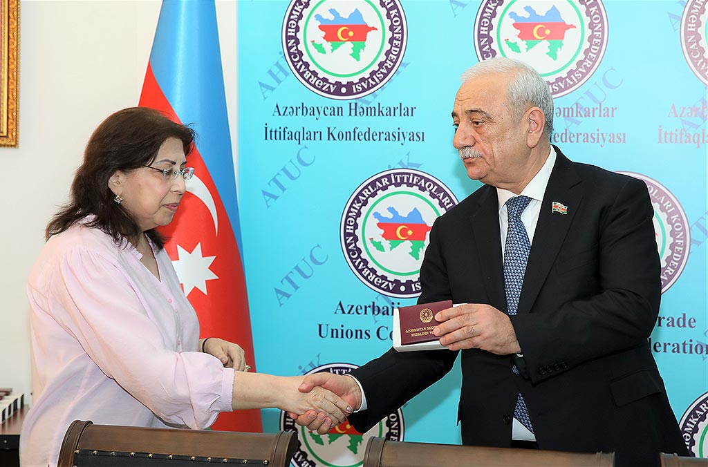 Həmkarlar ittifaqı fəallarına orden və medallar təqdim olundu
