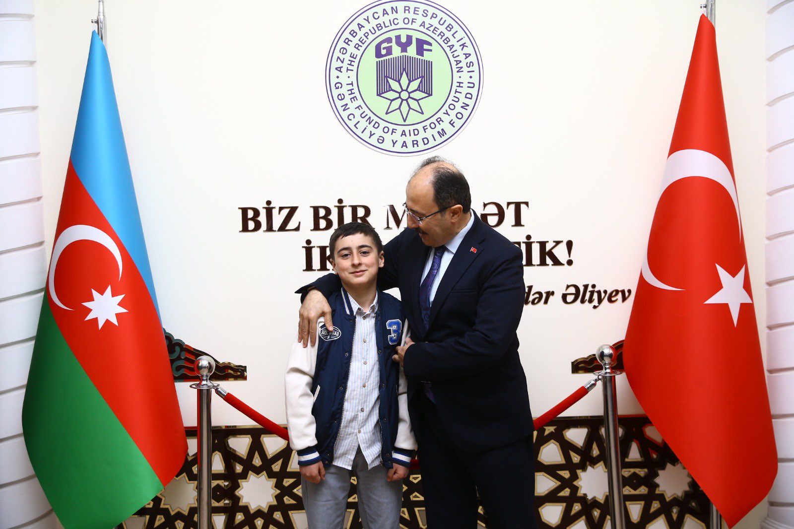 Türkiyə səfiri Xınalıqdan olan məşhur uşaqla görüşdü - FOTOLAR