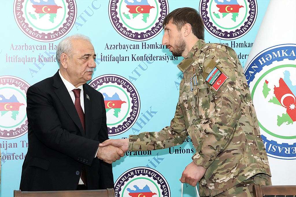 AHİK-də “Qəhrəman təhsil işçiləri” kitabının təqdimatı olub