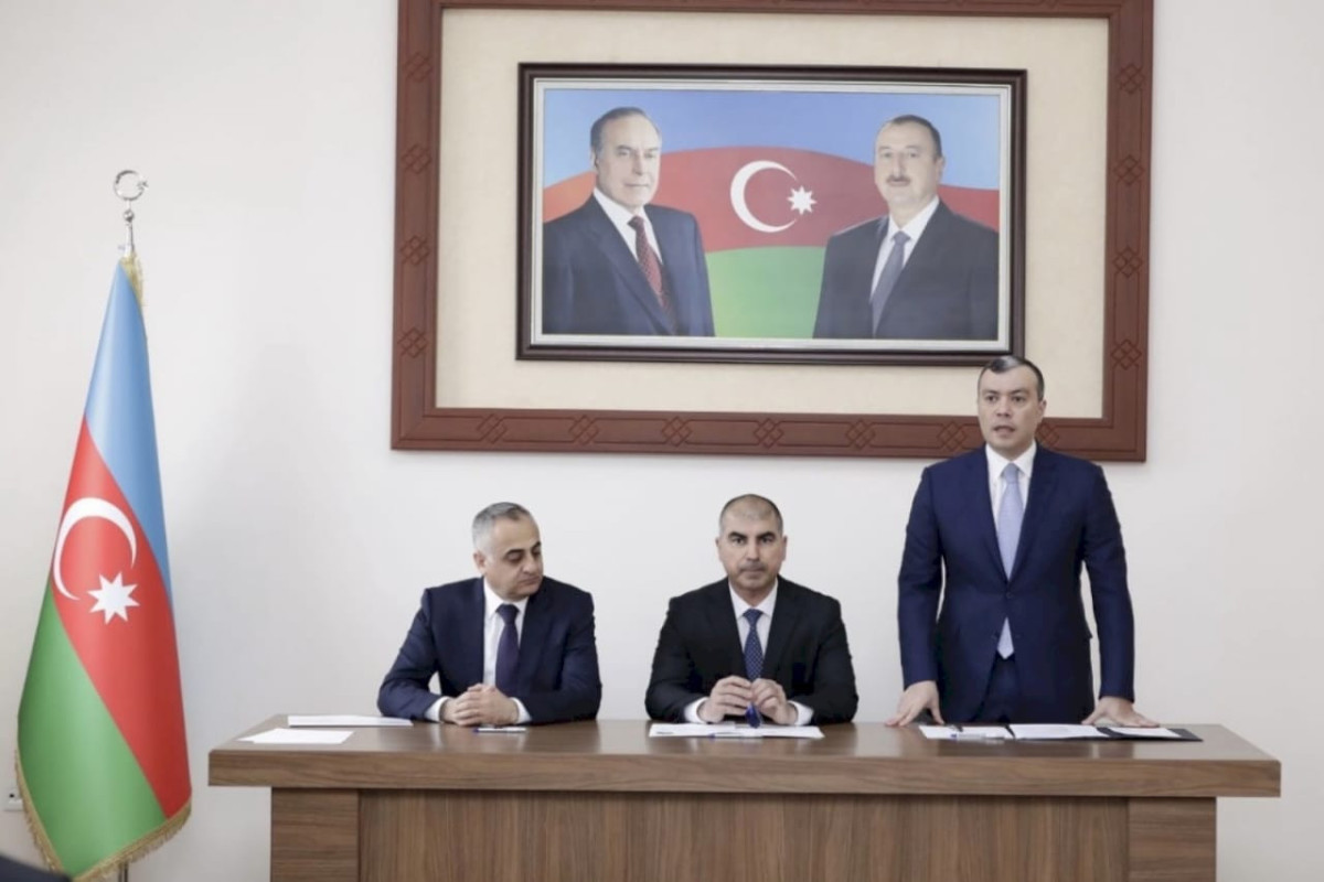 36 yaşlı nazir kollektivə təqdim olundu