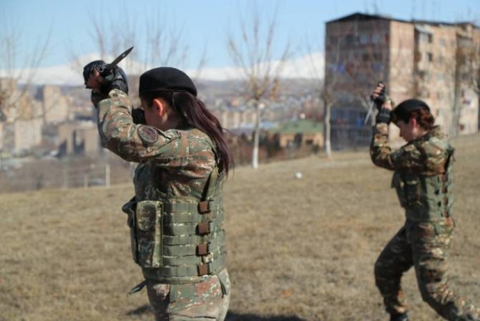 Terrorçular erməni qadınları döyüşə hazırlayır - FOTO