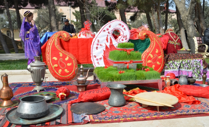 Ağalar Vəliyev aztəminatlı ailələrə bayram sovqatı göndərdi