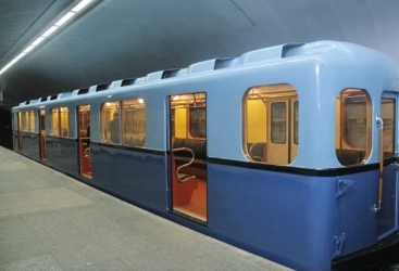 Bakı metrosunda retro vaqonlar nümayiş olunur 