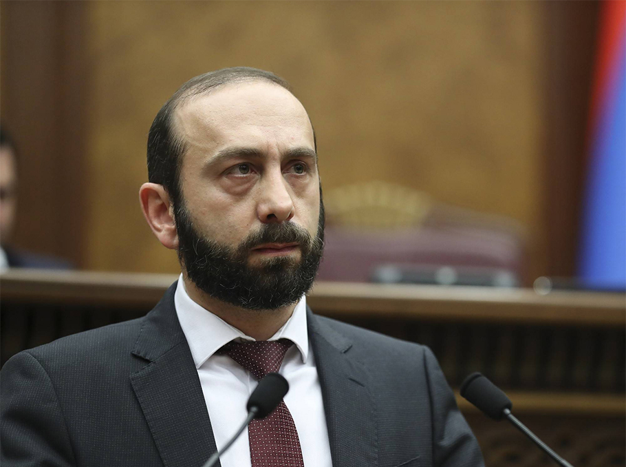 Mirzoyanın hər dəfə ağzının üstündən vurmaq lazımdır - Politoloq