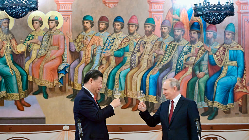 Putin Çin liderinin şərəfinə sağlıq dedi - VİDEO