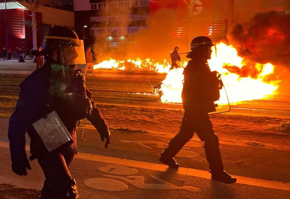 Pensiya islahatına etiraz edən 855 nəfər TUTULDU