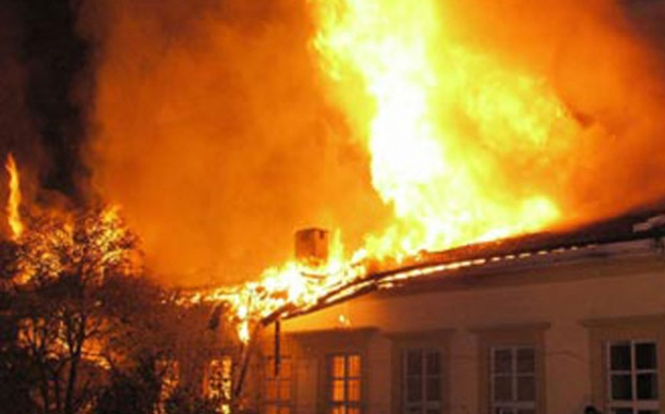 Füzulidə 3 otaqlı ev yandı