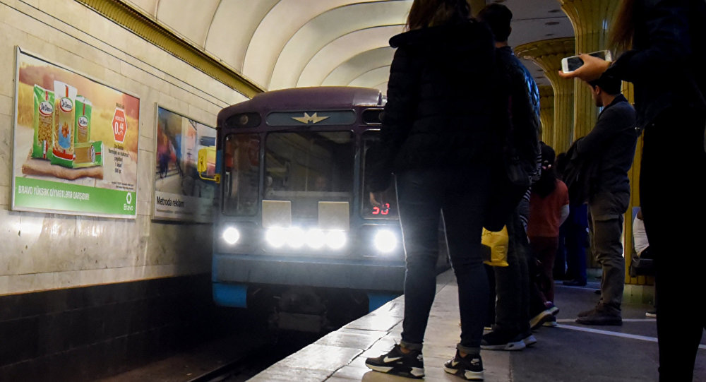 Bakı metrosunda qorxulu anlar yaşandı - VİDEO