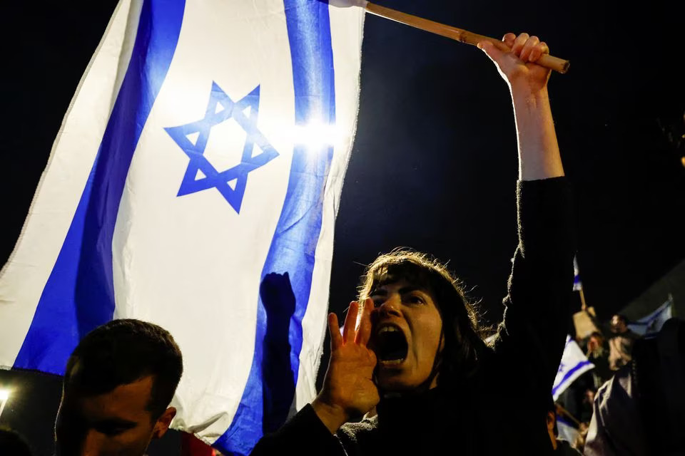 İsrail çalxalanır: Xalq ayağa qalxdı, hökumətdə parçalanma...