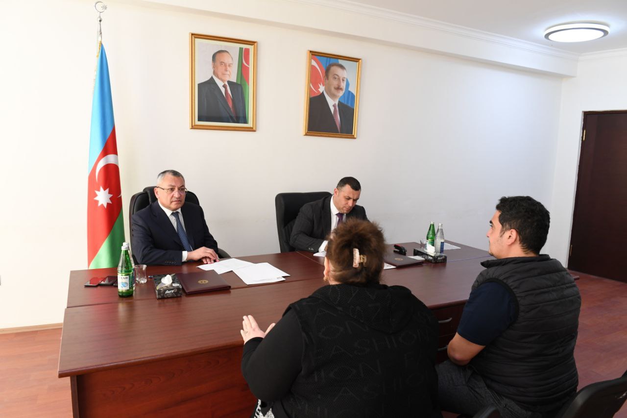 Rövşən Rzayev Füzulidə vətəndaşları qəbul edib - FOTOLAR