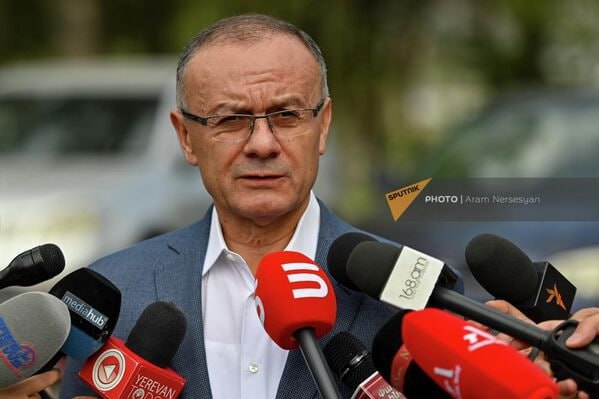 Hakimiyyət öz məsuliyyətini ordunun üstünə yıxır - Ohanyan