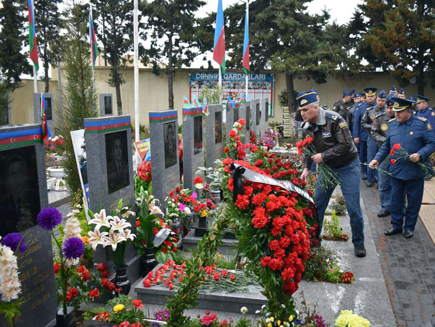 Aprel şəhidlərinin xatirəsi anılıb - FOTOLAR