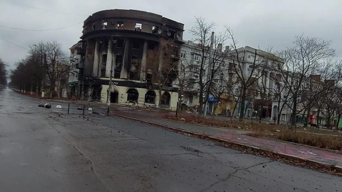 Ruslar Baxmutda irəliləyir: İnzibati bina ələ keçirildi