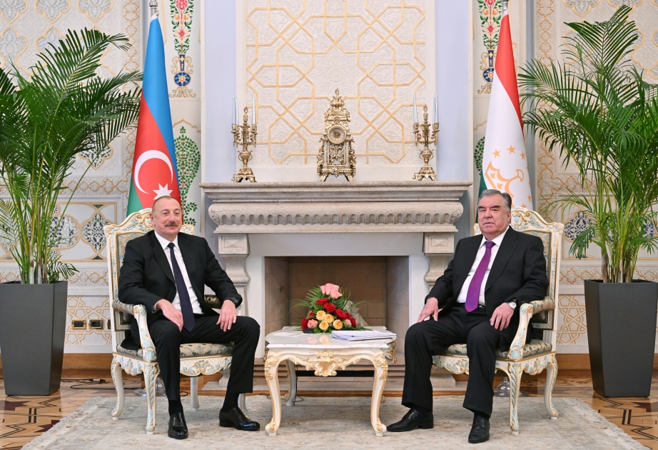 İlham Əliyev Rəhmonla təkbətək görüşdü