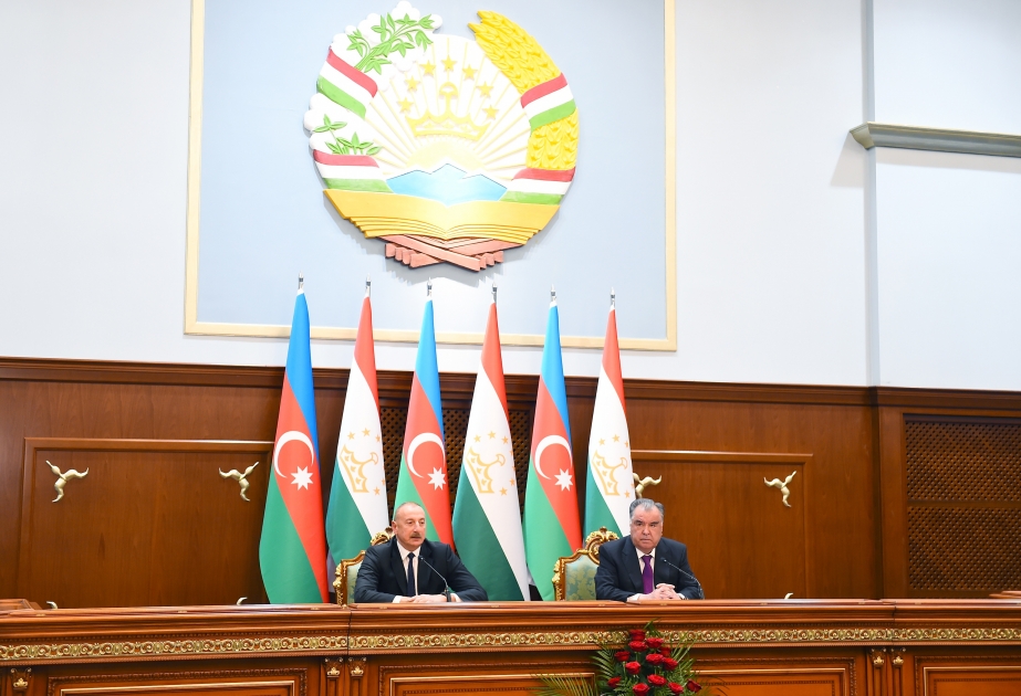 Prezident Rəhmonu Azərbaycana səfərə dəvət etdi