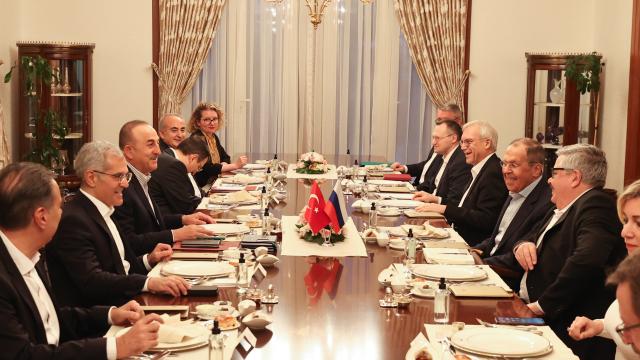Çavuşoğlu və Lavrov iftar masasında görüşdü